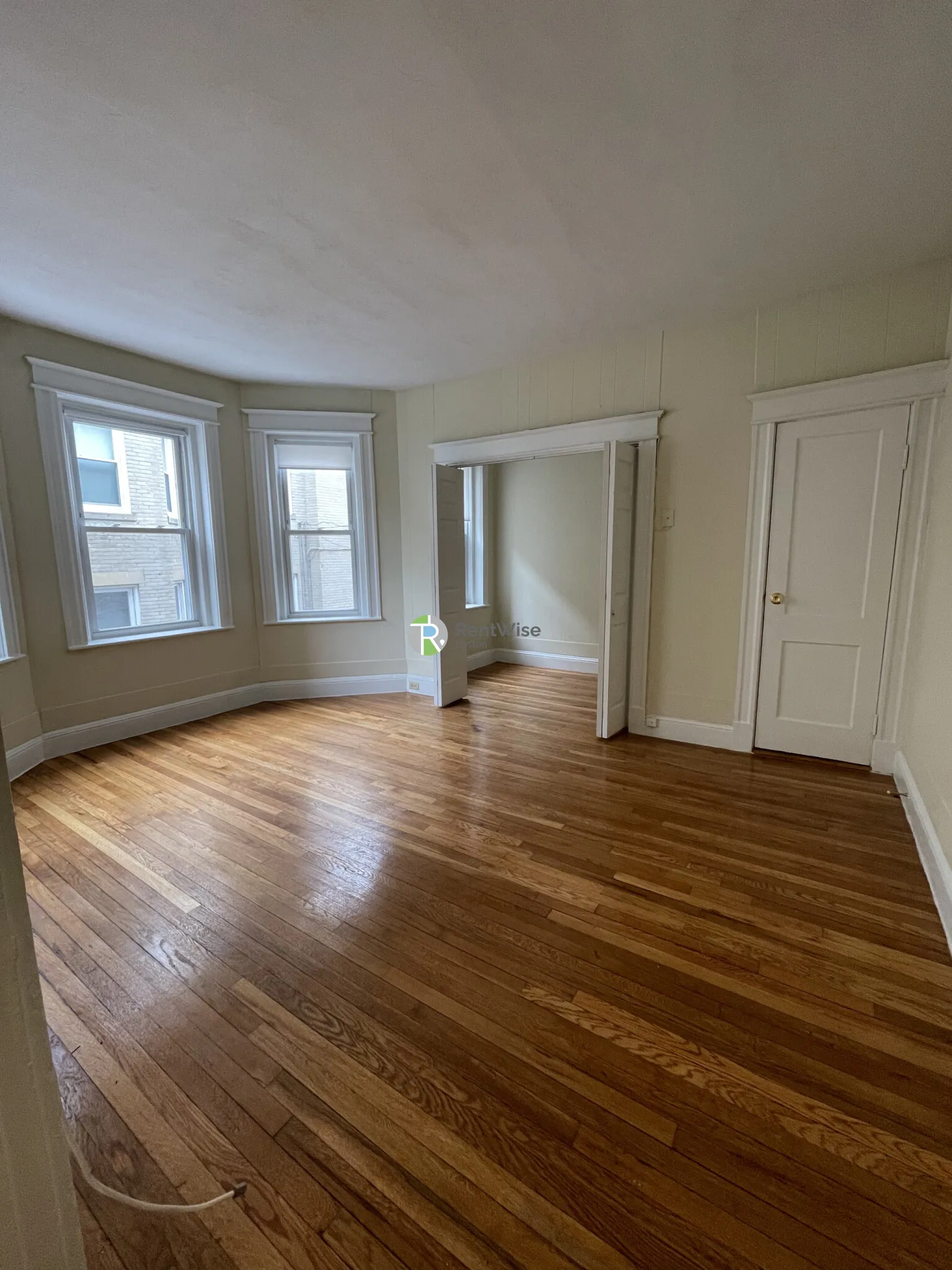 Studio bed, 1 bath apartment for rent at 68 Woodstock Ave Unit 3, Brighton — photo 1 of 24