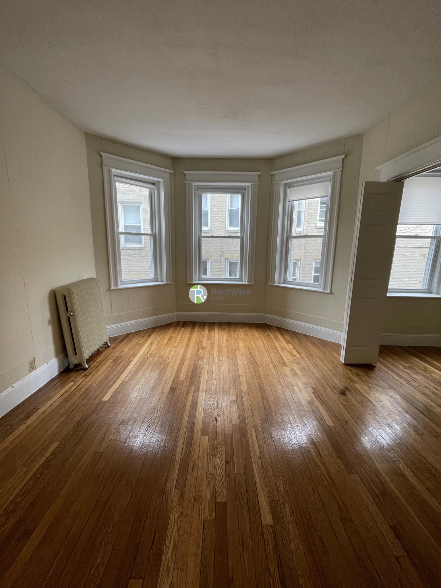 Studio bed, 1 bath apartment for rent at 68 Woodstock Ave Unit 3, Brighton — photo 2 of 24