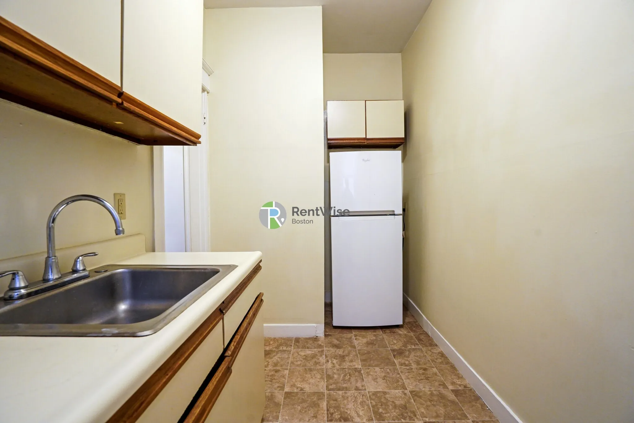Studio bed, 1 bath apartment for rent at 68 Woodstock Ave Unit 4, Brighton — photo 7 of 18