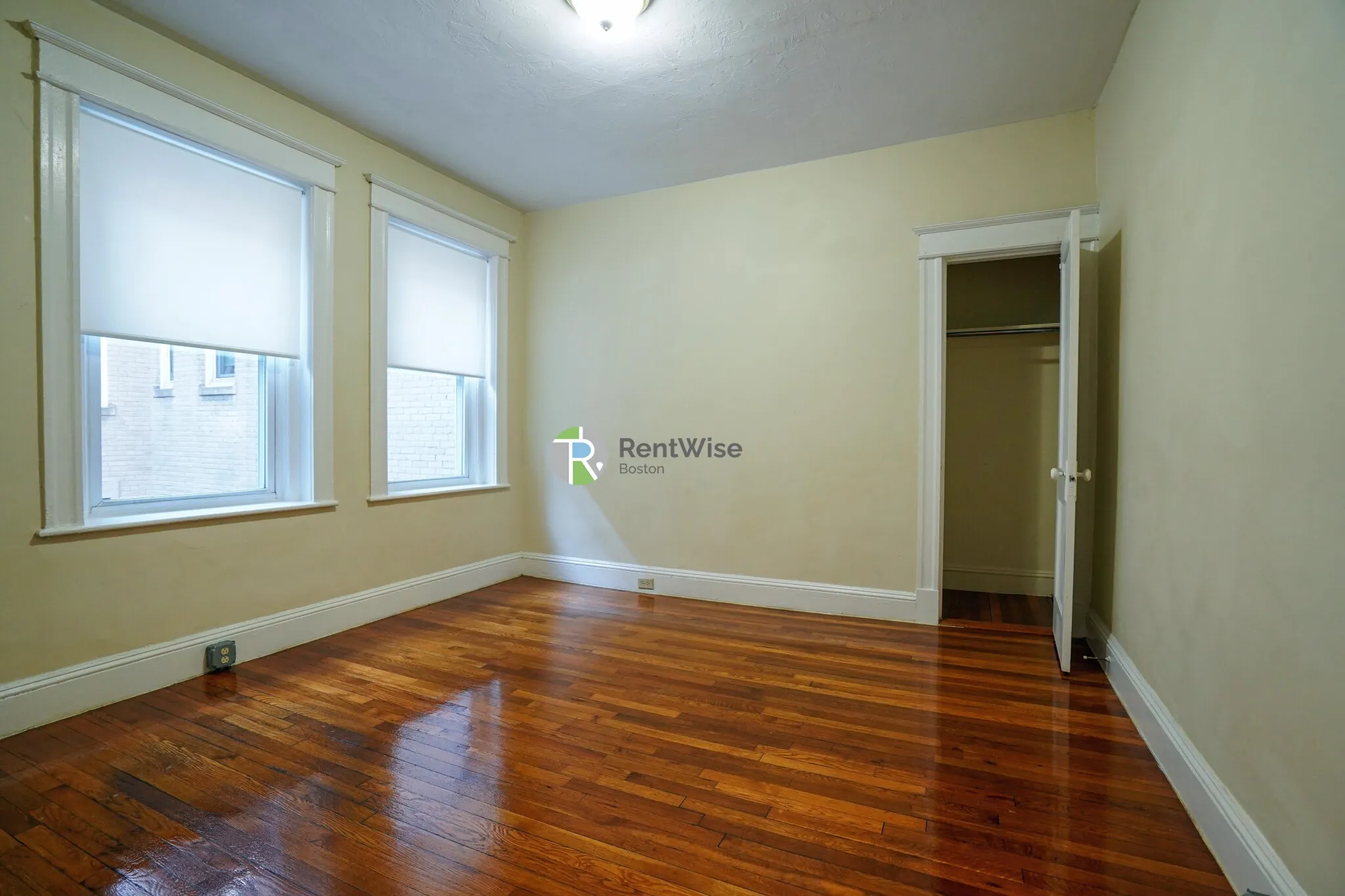 Studio bed, 1 bath apartment for rent at 68 Woodstock Ave Unit 4, Brighton — photo 1 of 18