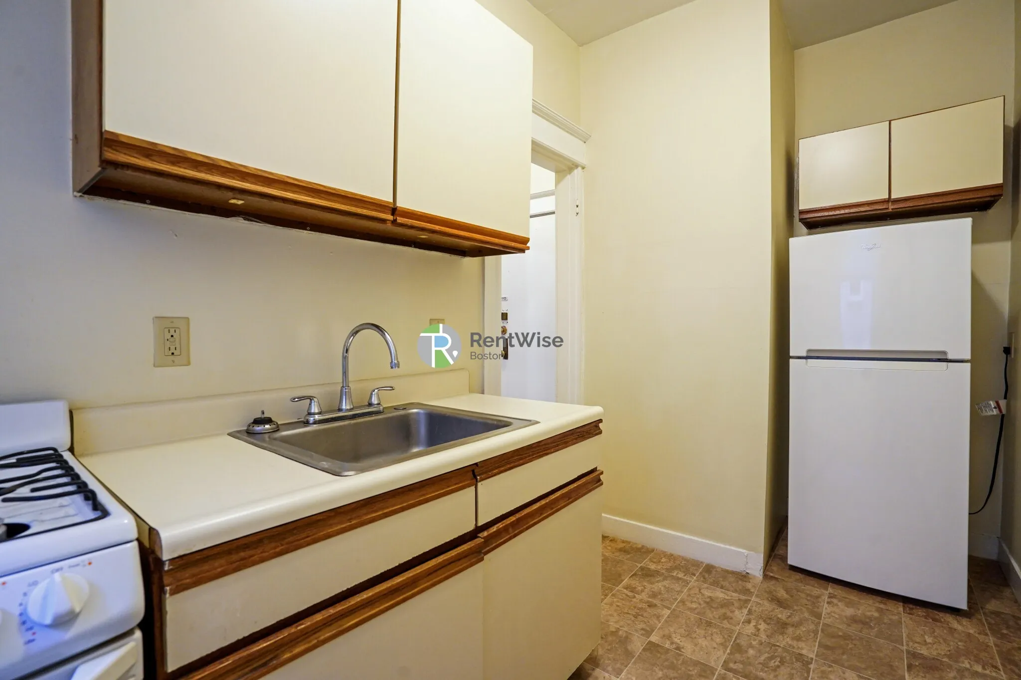 Studio bed, 1 bath apartment for rent at 68 Woodstock Ave Unit 4, Brighton — photo 6 of 18