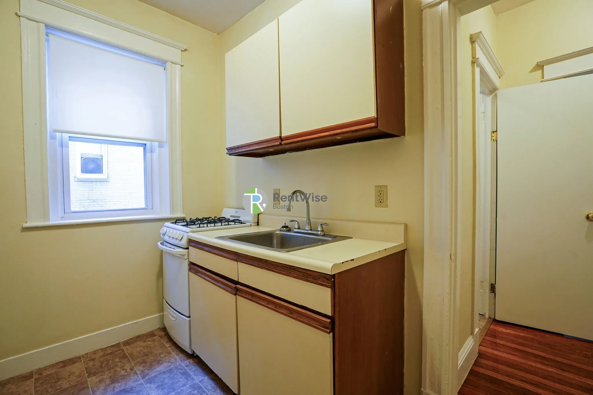 Studio bed, 1 bath apartment for rent at 68 Woodstock Ave Unit 4, Brighton — photo 8 of 18