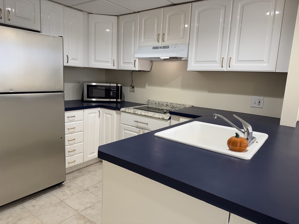 2 bed, 1 bath apartment for rent at 680 Boylston Unit 1, Newton — photo 3 of 16