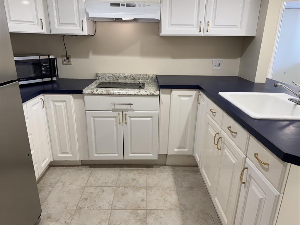 2 bed, 1 bath apartment for rent at 680 Boylston Unit 1, Newton — photo 5 of 16