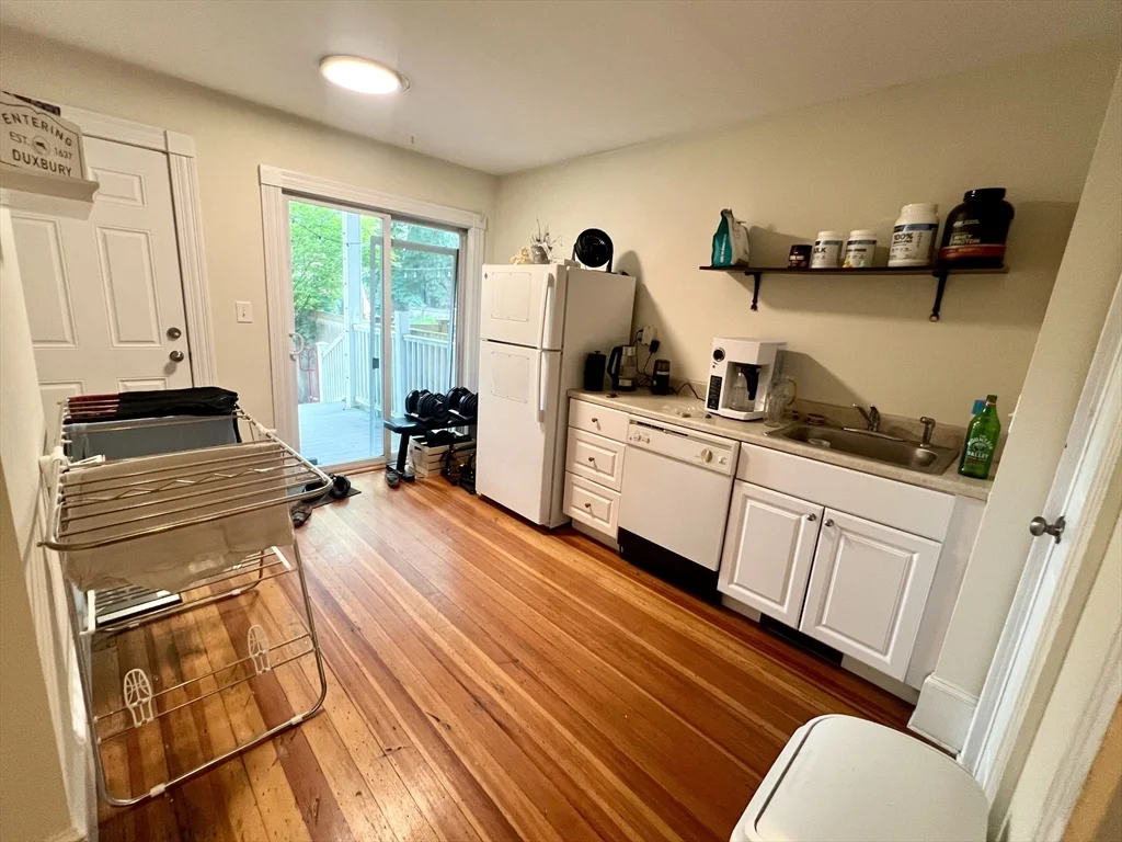 4 bed, 2 bath apartment for rent at 682 E 6th St Unit 1, South Boston — photo 7 of 21