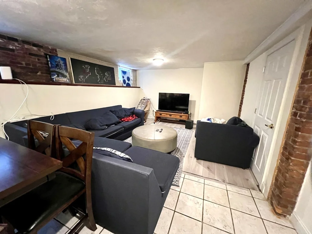 4 bed, 2 bath apartment for rent at 682 E 6th St Unit 1, South Boston — photo 12 of 21