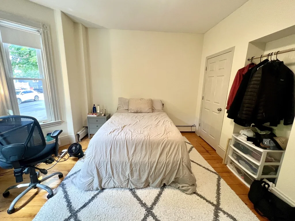 4 bed, 2 bath apartment for rent at 682 E 6th St Unit 1, South Boston — photo 5 of 21