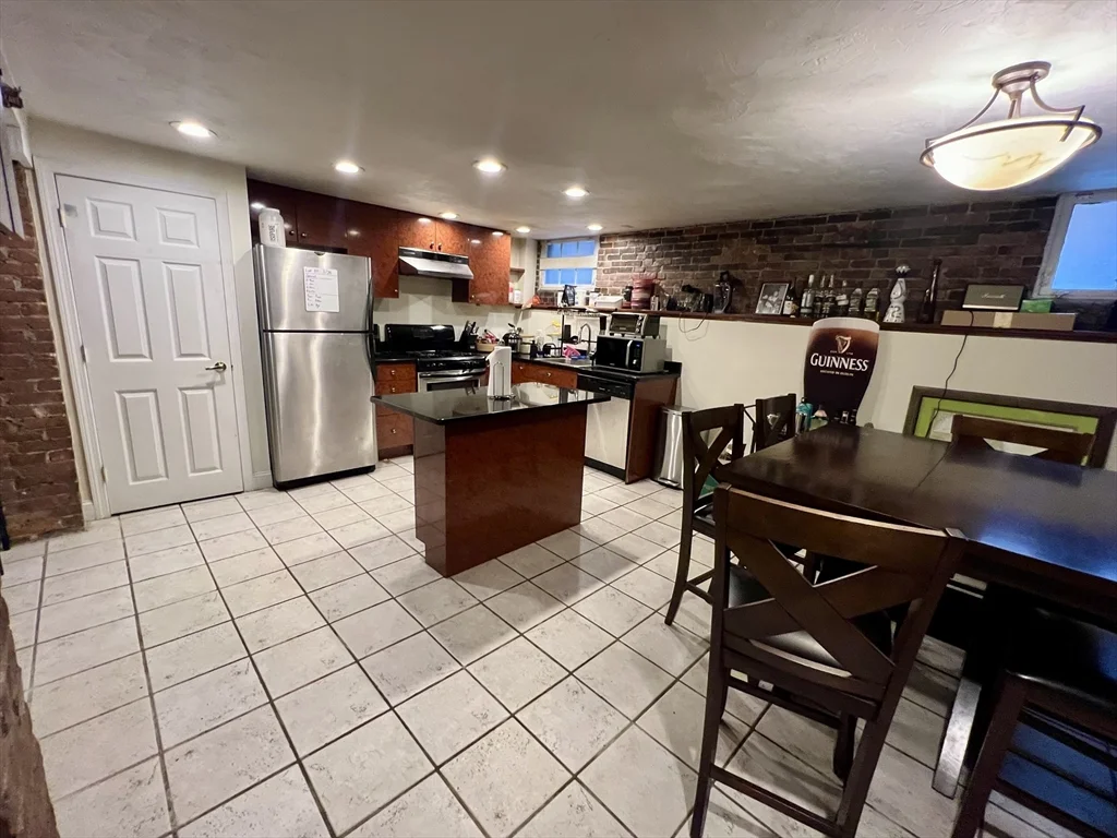 4 bed, 2 bath apartment for rent at 682 E 6th St Unit 1, South Boston — photo 10 of 21