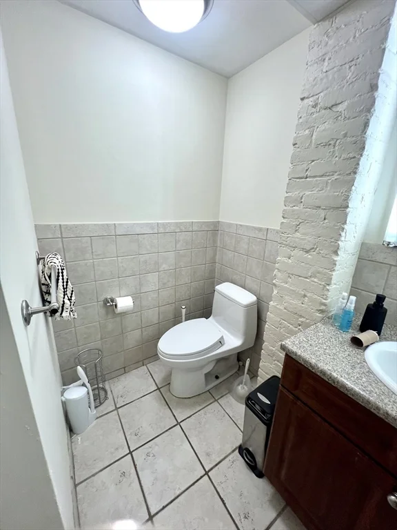 4 bed, 2 bath apartment for rent at 682 E 6th St Unit 1, South Boston — photo 15 of 21