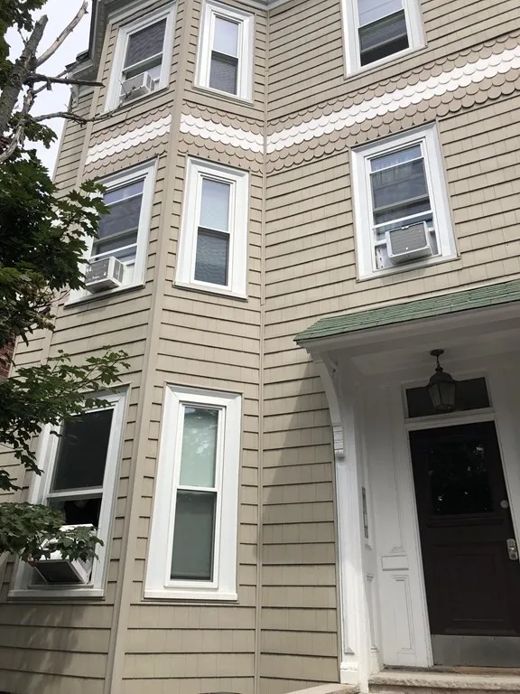 4 bed, 2 bath apartment for rent at 682 E Sixth Unit 1, South Boston