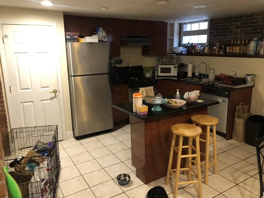 4 bed, 2 bath apartment for rent at 682 E Sixth Unit 1, South Boston — photo 5 of 7