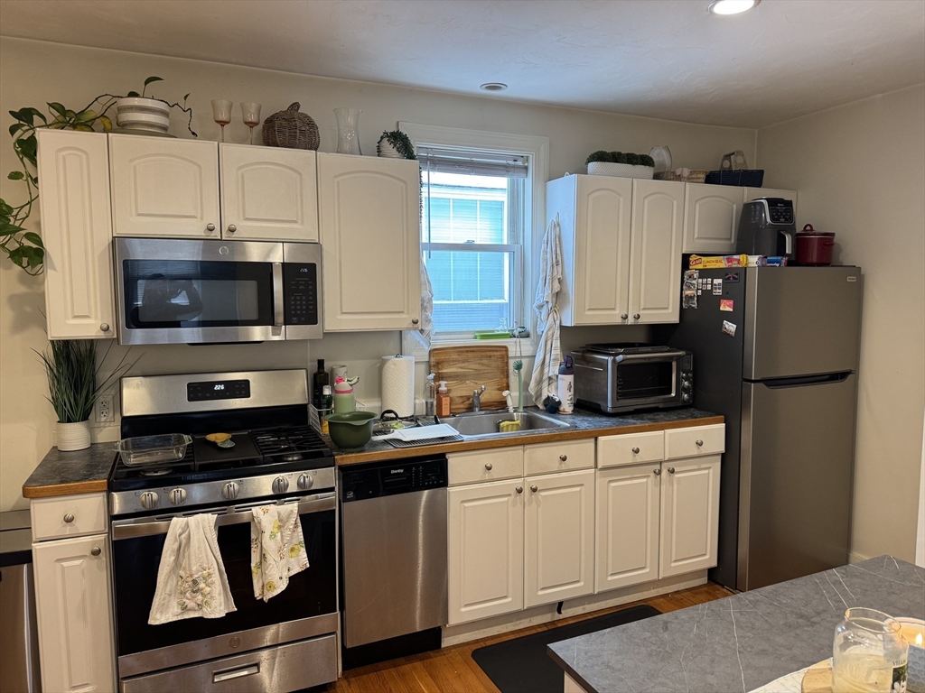 3 bed, 1 bath apartment for rent at 682 East 7th Unit 2, South Boston — photo 1 of 8
