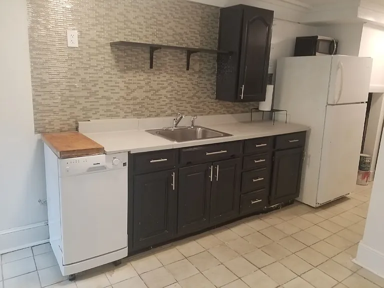 3 bed, 2 bath apartment for rent at 682 Parker St Unit 1, Mission Hill — photo 5 of 9