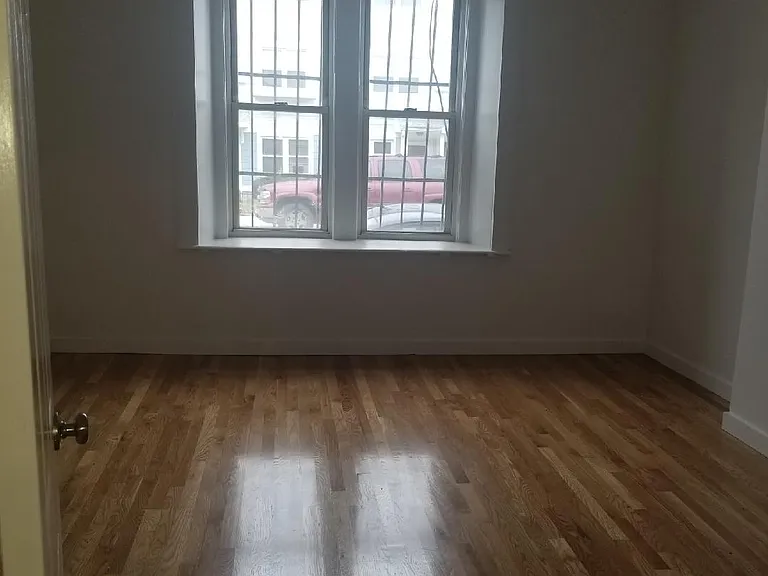 3 bed, 2 bath apartment for rent at 682 Parker St Unit 1, Mission Hill — photo 8 of 9