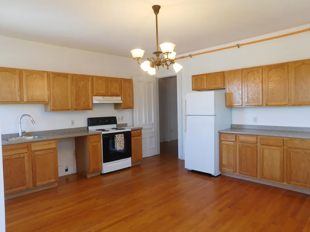 2 bed, 1 bath apartment for rent at 682 Rock St Unit 2 2nd Floor, Fall River — photo 2 of 23