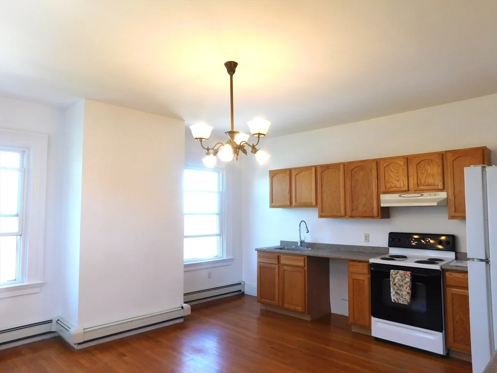 2 bed, 1 bath apartment for rent at 682 Rock St Unit 2 2nd Floor, Fall River — photo 3 of 23