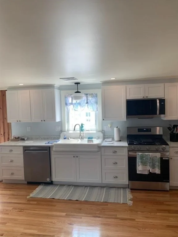 3 bed, 1 bath apartment for rent at 683 Ocean St Unit 683, Marshfield — photo 3 of 8