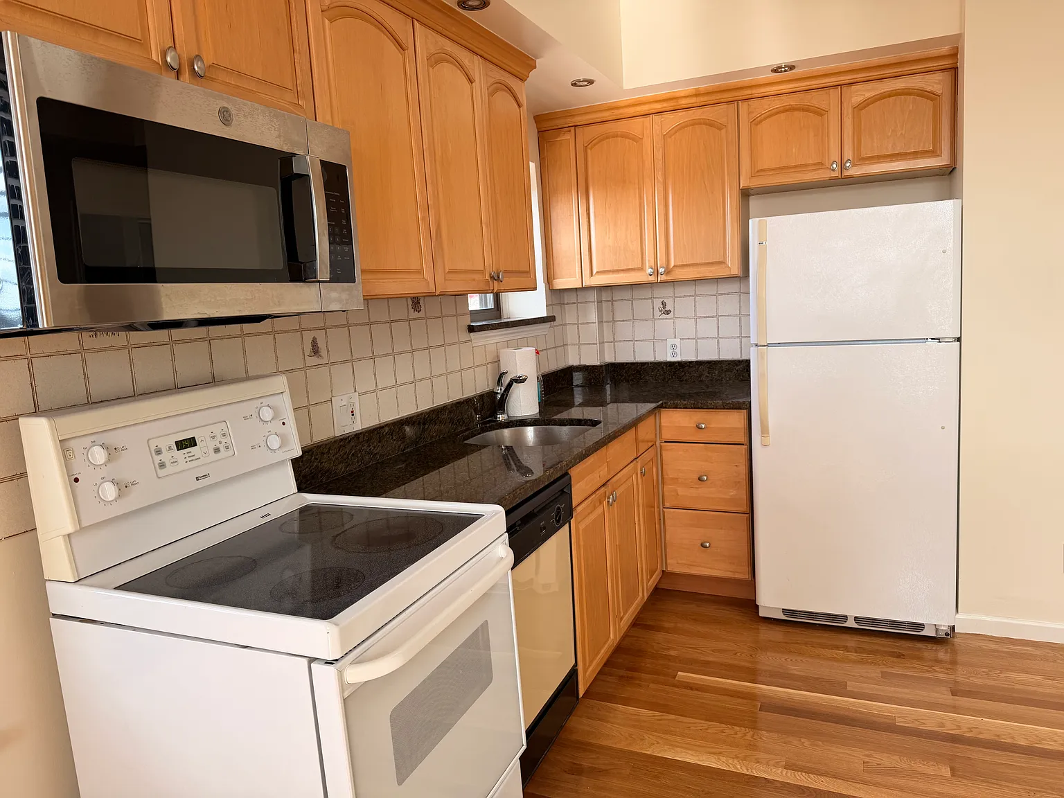 2 bed, 1 bath apartment for rent at 683 Tremont St Unit 3, South End — photo 6 of 10