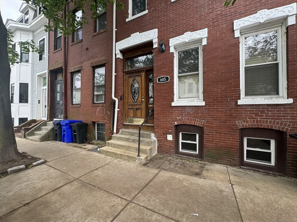 1 bed, 1 bath apartment for rent at 685 E 7th St Unit 3, South Boston