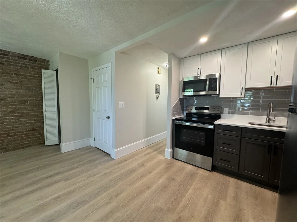 1 bed, 1 bath apartment for rent at 685 E 7th St Unit 3, South Boston — photo 2 of 13