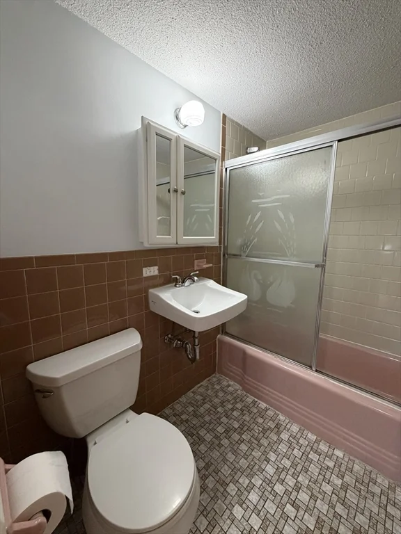 2 bed, 1 bath apartment for rent at 685 Moody St Unit 11, Waltham — photo 16 of 17