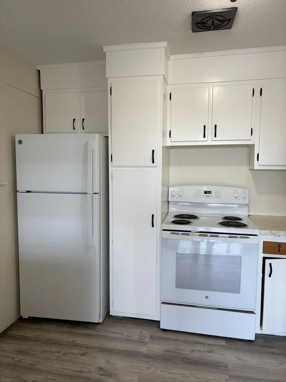 2 bed, 1 bath apartment for rent at 685 Moody St Unit 11, Waltham — photo 1 of 17
