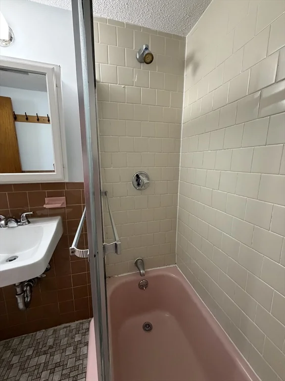 2 bed, 1 bath apartment for rent at 685 Moody St Unit 11, Waltham — photo 17 of 17