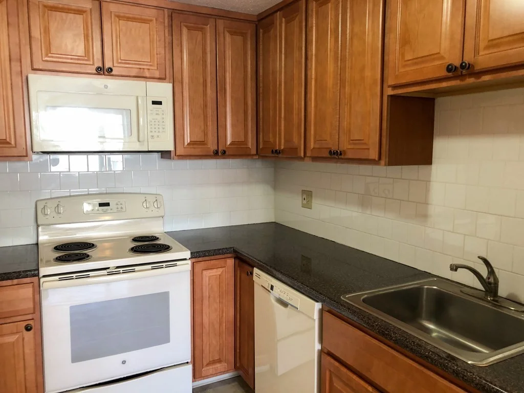 2 bed, 1 bath apartment for rent at 685 Moody St Unit 12, Waltham — photo 3 of 14