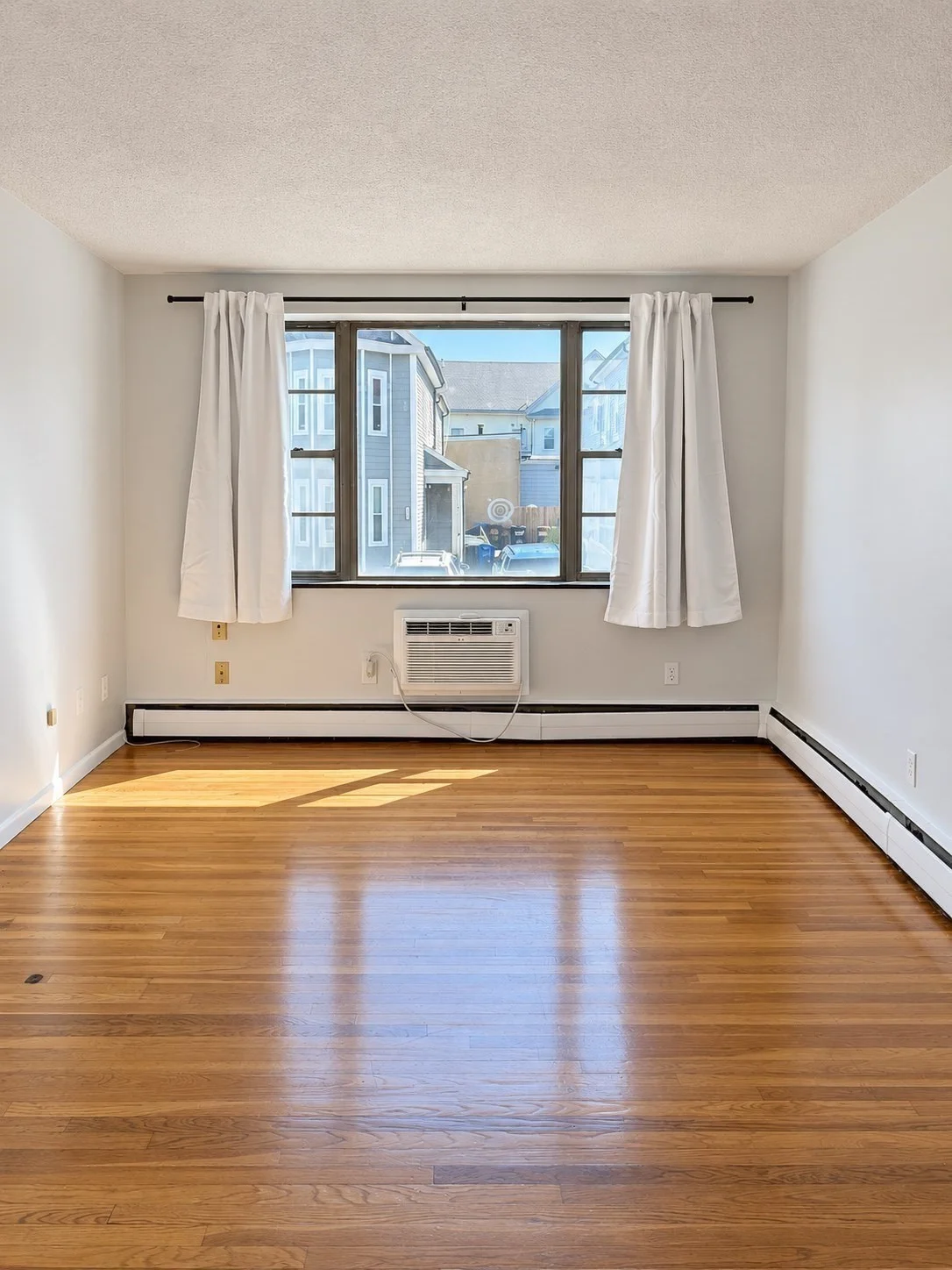2 bed, 1 bath apartment for rent at 685 Moody St Unit 2, Waltham — photo 3 of 8