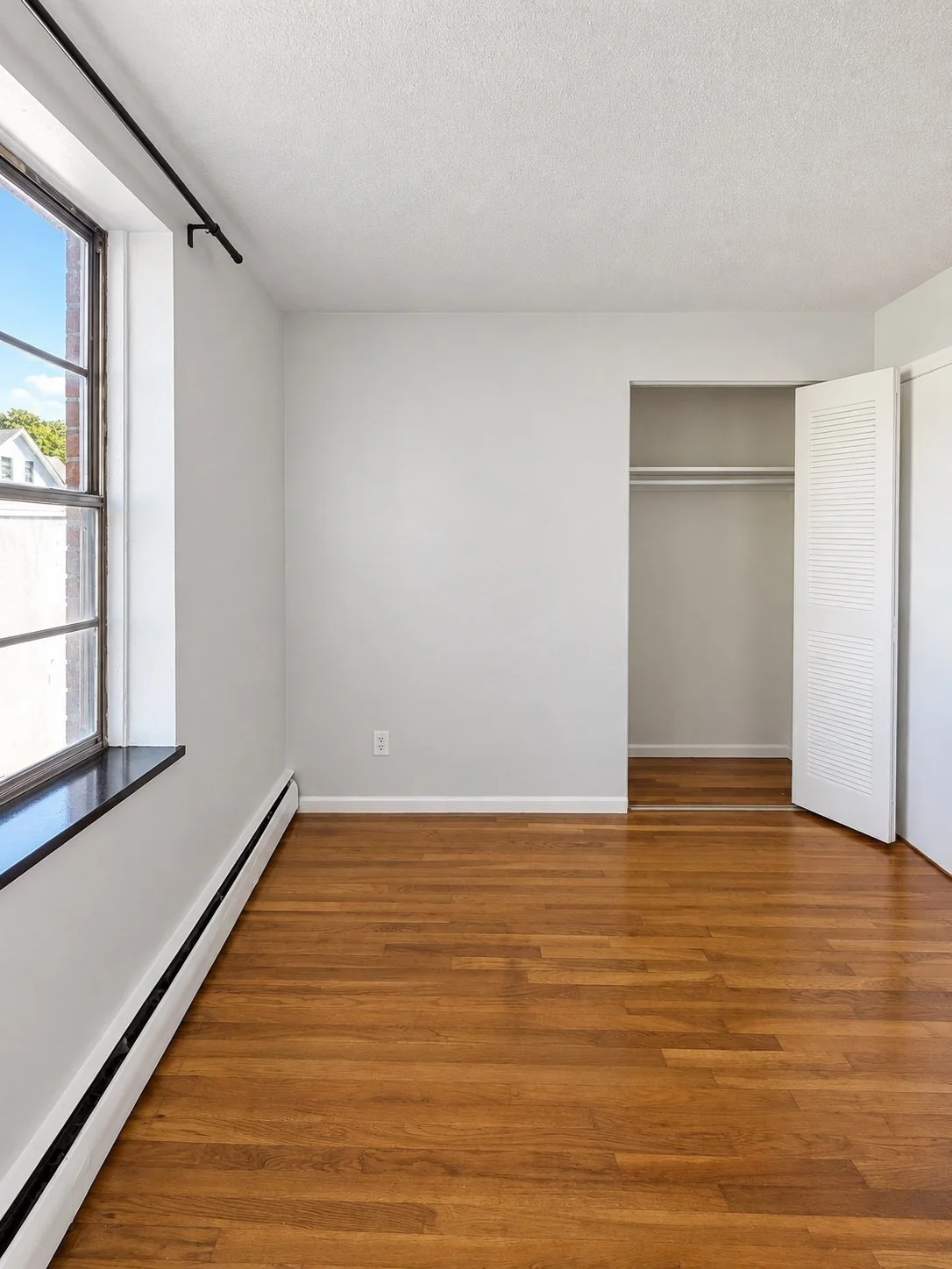 2 bed, 1 bath apartment for rent at 685 Moody St Unit 2, Waltham — photo 4 of 8