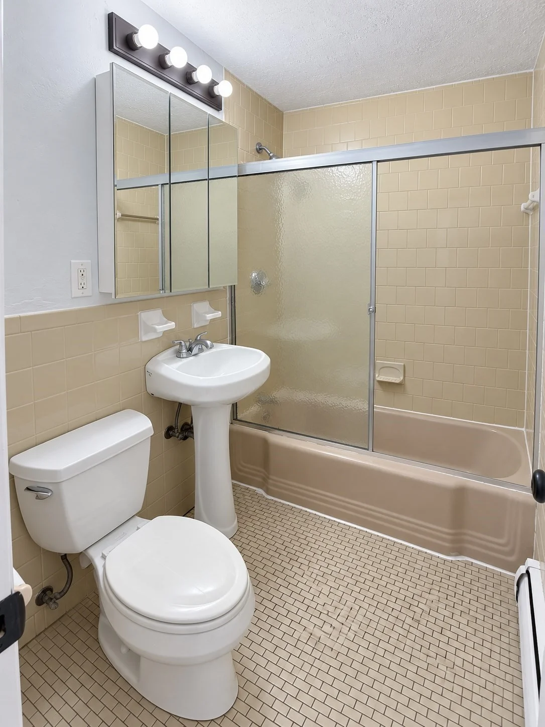 2 bed, 1 bath apartment for rent at 685 Moody St Unit 2, Waltham — photo 8 of 8