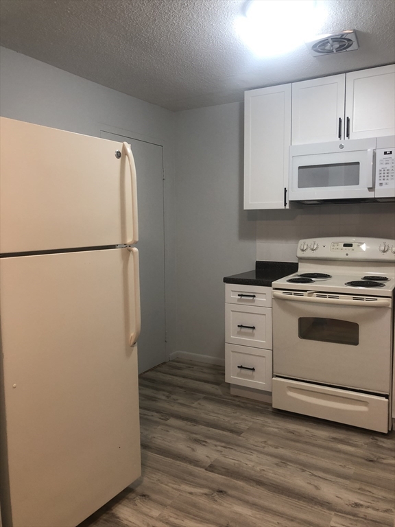 2 bed, 1 bath apartment for rent at 685 Moody St Unit 7, Waltham — photo 3 of 12