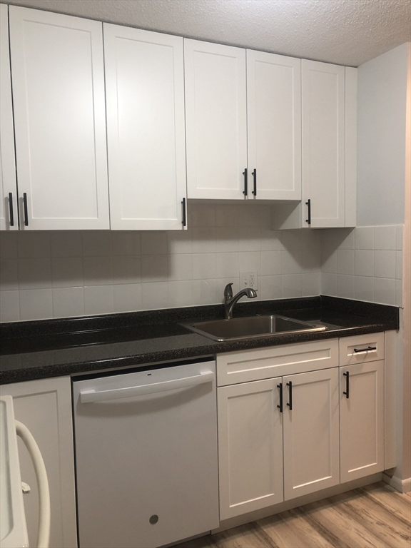 2 bed, 1 bath apartment for rent at 685 Moody St Unit 7, Waltham — photo 2 of 12