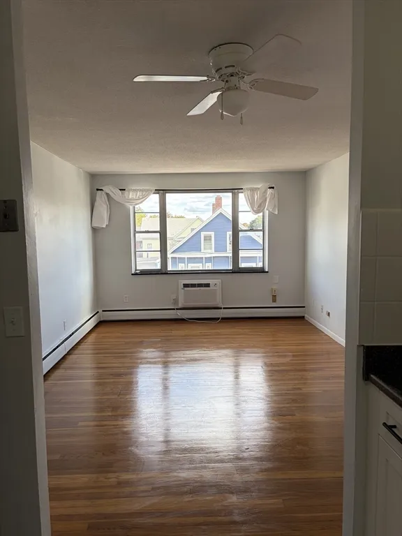 2 bed, 1 bath apartment for rent at 685 Moody St Unit 9, Waltham — photo 3 of 11
