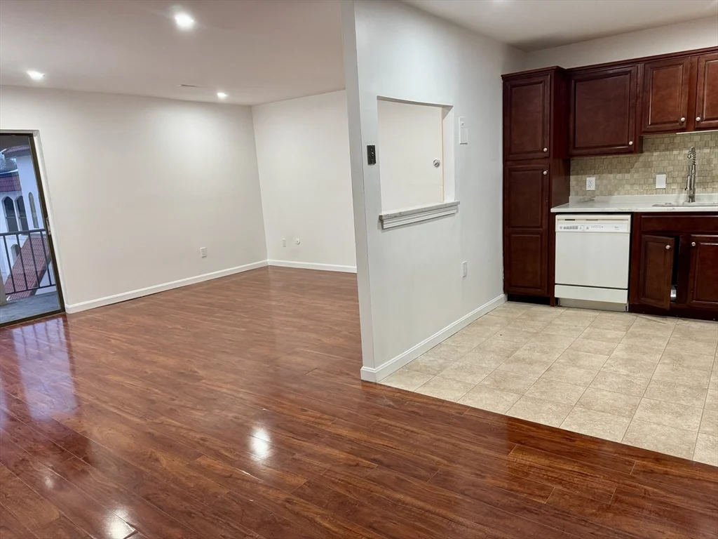 2 bed, 1 bath apartment for rent at 685 Oak St Unit 12-11, Brockton — photo 4 of 20