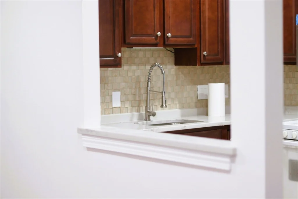 2 bed, 1 bath apartment for rent at 685 Oak St Unit 12-11, Brockton — photo 3 of 20