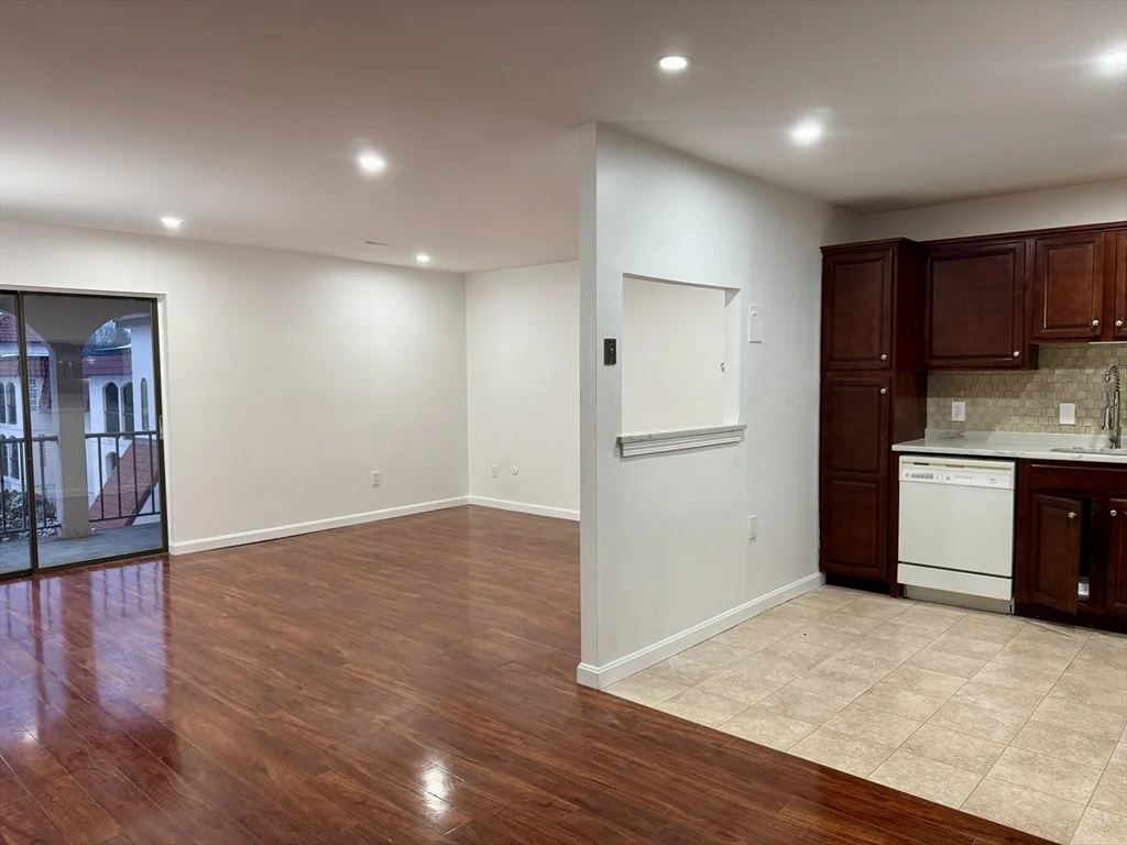 2 bed, 1 bath apartment for rent at 685 Oak St Unit 12-11, Brockton — photo 5 of 20