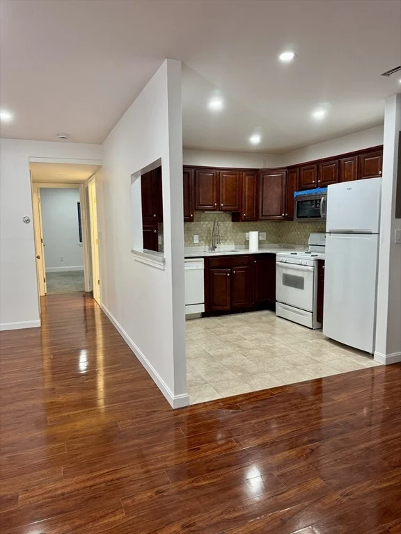 2 bed, 1 bath apartment for rent at 685 Oak St Unit 12-11, Brockton — photo 2 of 20
