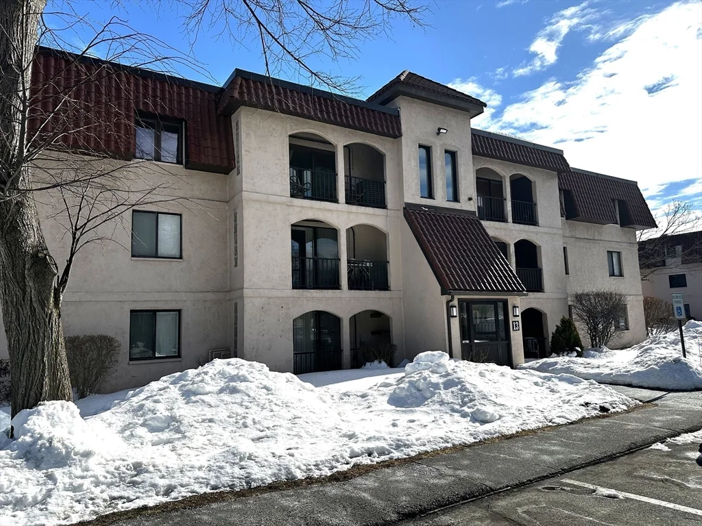 1 bed, 1 bath apartment for rent at 685 Oak St Unit 13-9, Brockton — photo 3 of 26