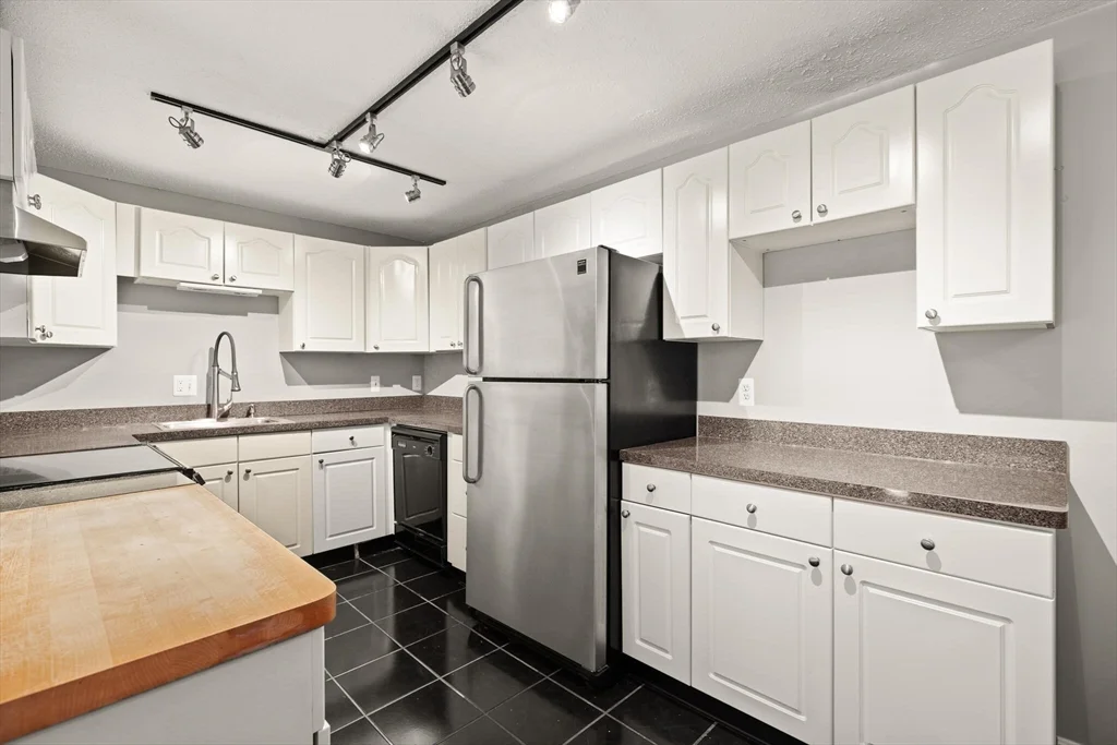 1 bed, 1 bath apartment for rent at 685 Oak St Unit 13-9, Brockton — photo 7 of 26