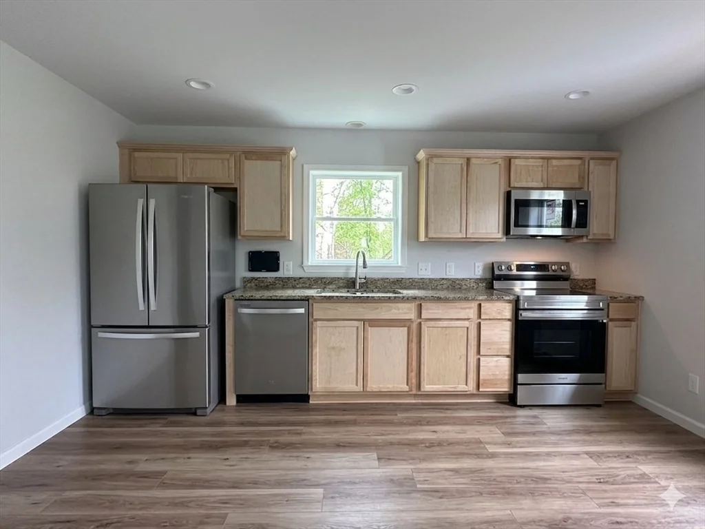 3 bed, 1 bath apartment for rent at 685 West St Unit 3, Amherst — photo 2 of 11