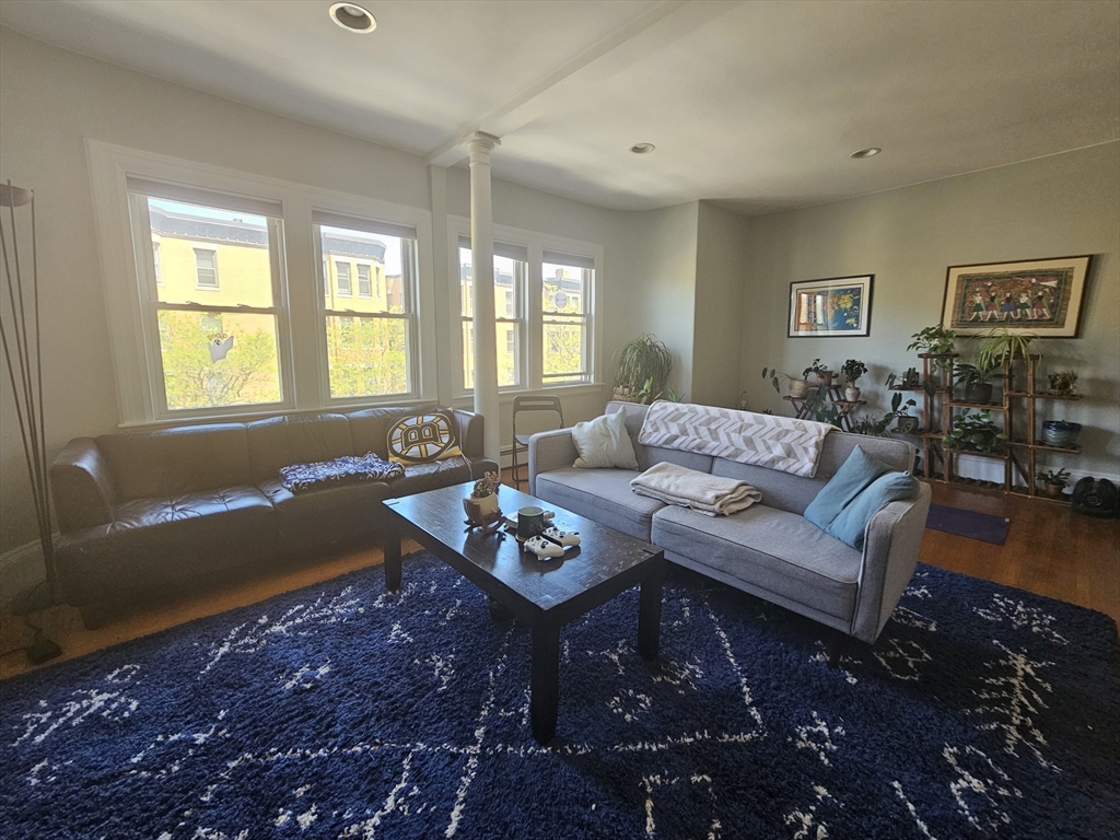 3 bed, 2 bath apartment for rent at 686 Washington St Unit 2, Brookline — photo 2 of 18
