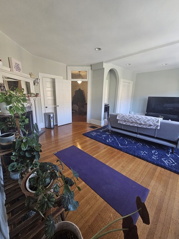 3 bed, 2 bath apartment for rent at 686 Washington St Unit 2, Brookline — photo 3 of 18