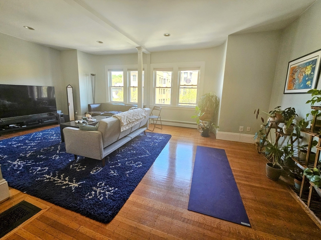 3 bed, 2 bath apartment for rent at 686 Washington St Unit 2, Brookline — photo 1 of 18