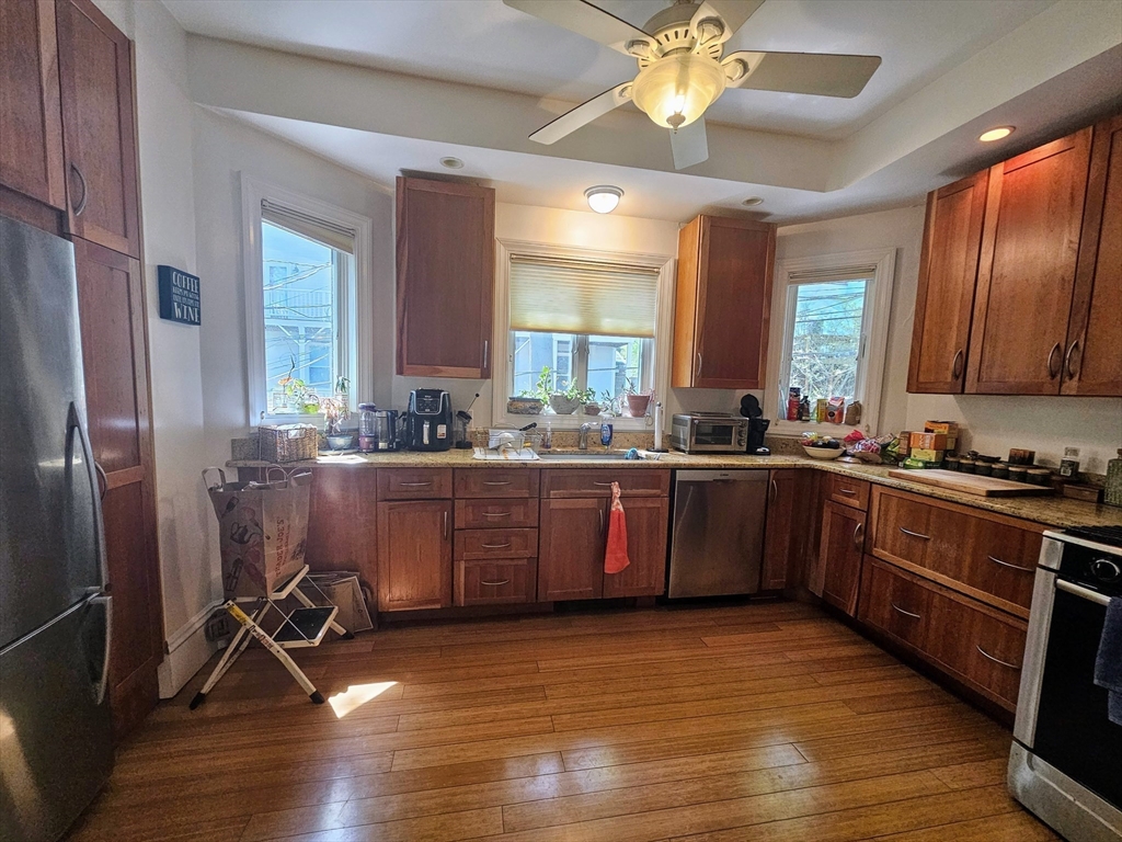 3 bed, 2 bath apartment for rent at 686 Washington St Unit 2, Brookline — photo 5 of 18