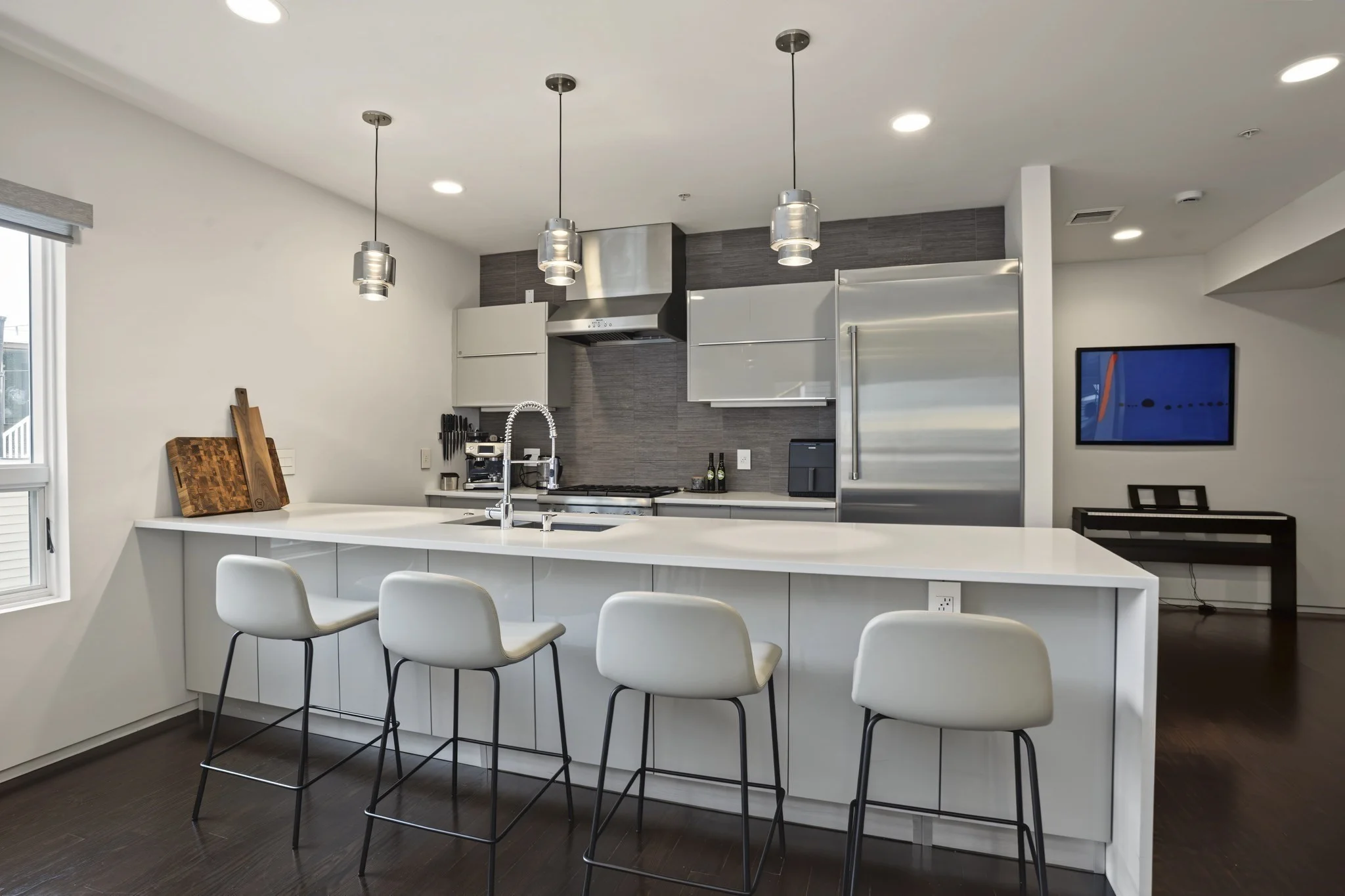 2 bed, 2 bath apartment for rent at 687 E 2nd St Unit 6, South Boston — photo 5 of 26