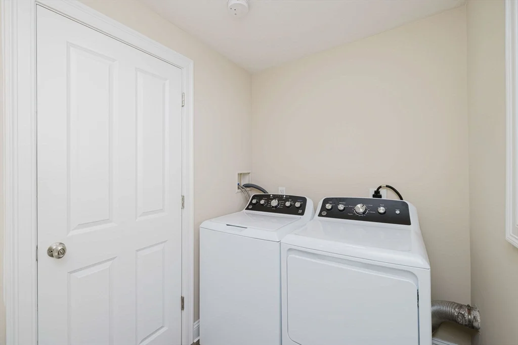 3 bed, 1 bath apartment for rent at 687 Washington St Unit 3, Easton — photo 24 of 25