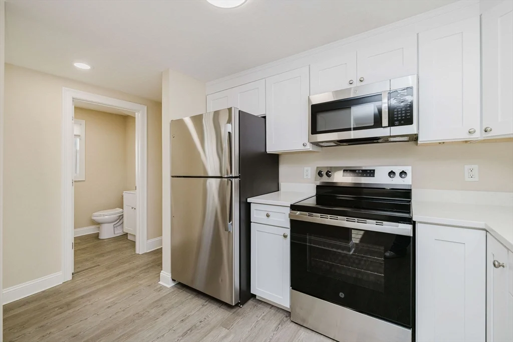 3 bed, 1 bath apartment for rent at 687 Washington St Unit 3, Easton — photo 6 of 25