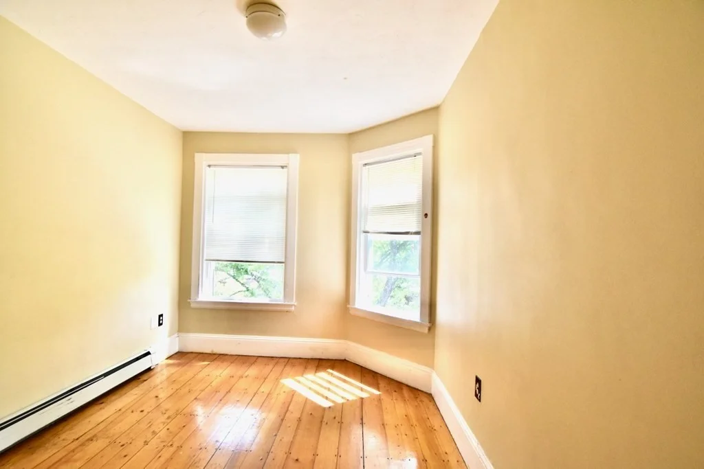 3 bed, 1 bath apartment for rent at 689 Washington St Unit 3, Dorchester — photo 3 of 12