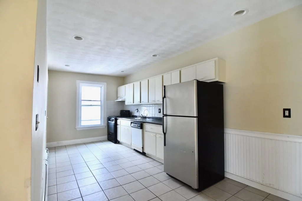 3 bed, 1 bath apartment for rent at 689 Washington St Unit 3, Dorchester — photo 7 of 12